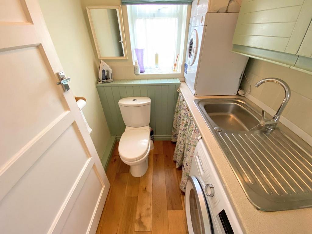 Utility room/w.c.