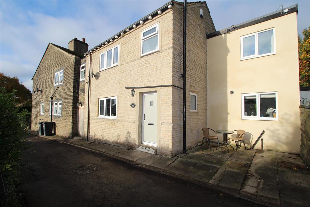 Sowden Lane, Norwood Green, Halifax 2 bed cottage £725 pcm (£167 pw)
