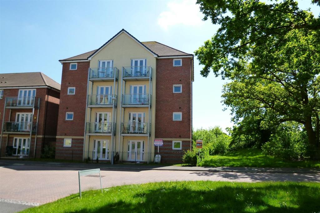 Philmont Court, Bannerbrook Park... 2 bed apartment £750 pcm (£173 pw)