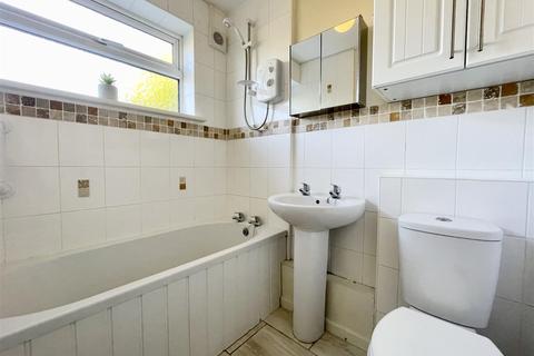 119 Apperley Way, Halesowen, B63 2XP