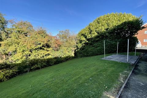 119 Apperley Way, Halesowen, B63 2XP