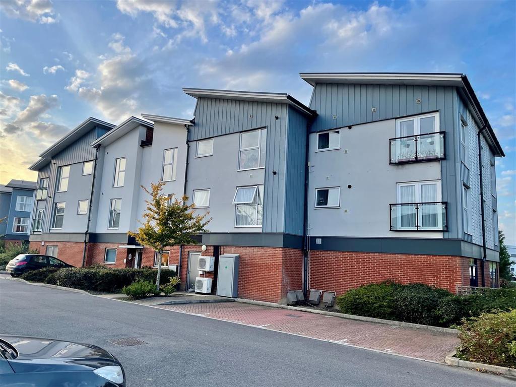 Defiant Close, Hawkinge, Folkestone 2 bed flat £950 pcm (£219 pw)