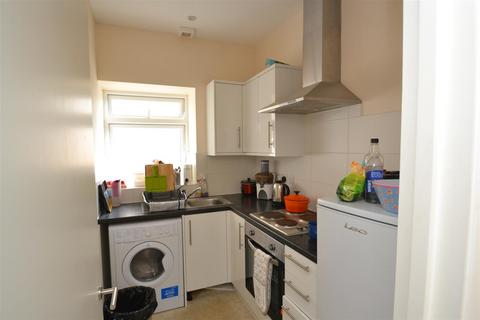 1 bedroom flat to rent, High Street, Horley