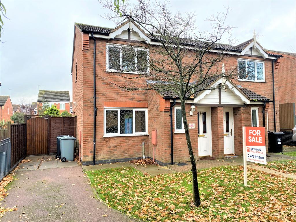 Sunningdale, Grantham, NG31 3 bed semidetached house £205,000