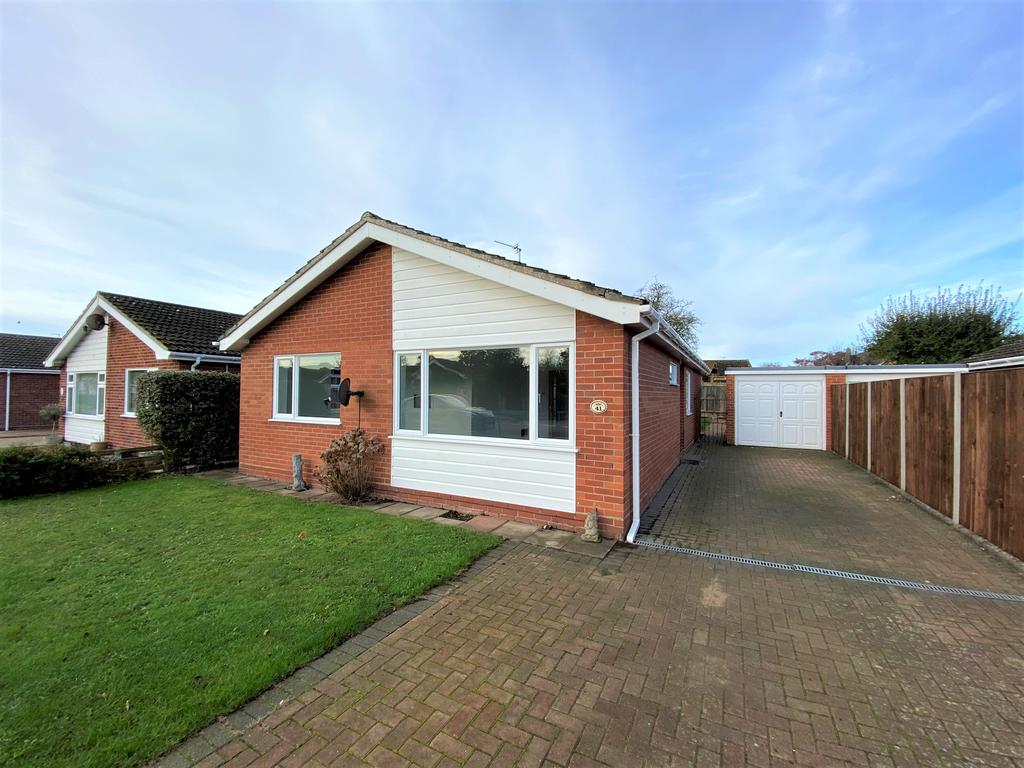 Vicarage Walk, Watton, IP25 3 bed bungalow to rent £950 pcm (£219 pw)