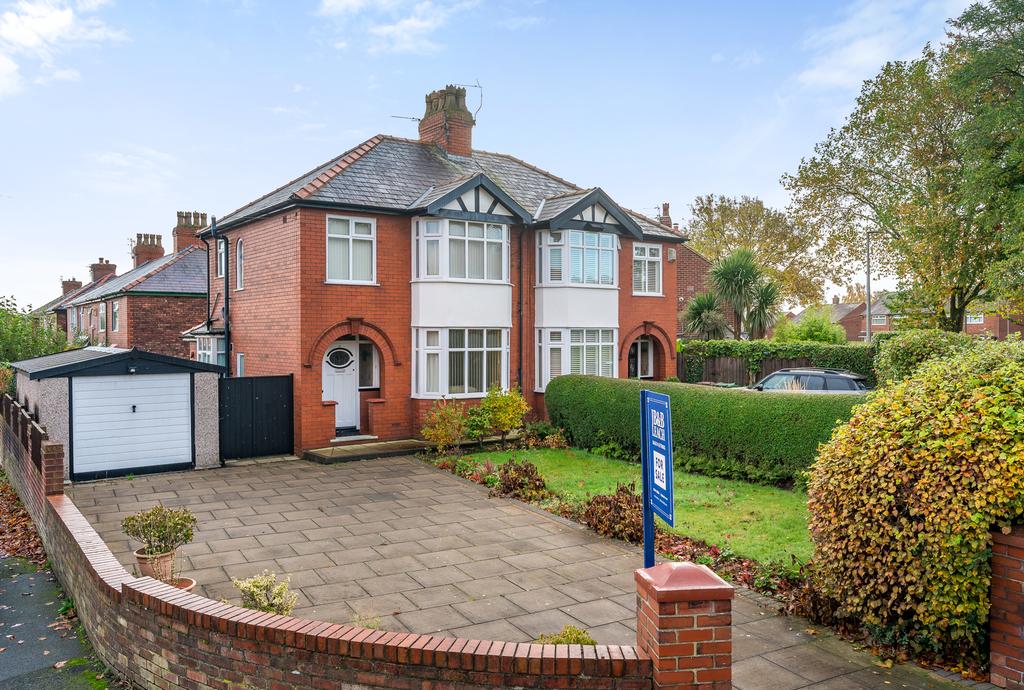 Nutgrove Hall Drive, Nutgrove, St... 3 bed semidetached house £225,000