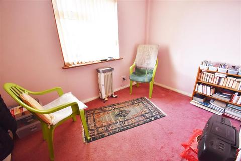 16 Coronation Avenue, East Tilbury, Tilbury, RM18 8SJ