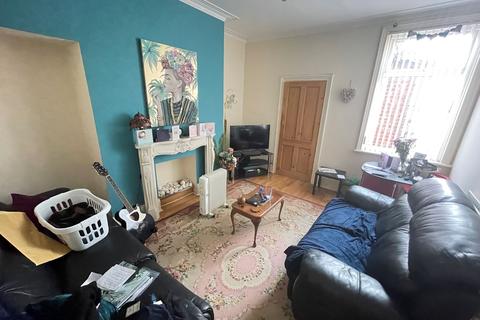 3 bedroom flat for sale - Birchington Avenue, West Park, South Shields, Tyne and Wear, NE33 4SA