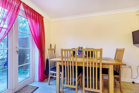 4 Owen Close, Slough, SL3 7GX