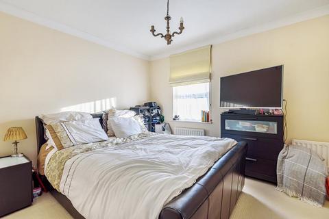 4 Owen Close, Slough, SL3 7GX
