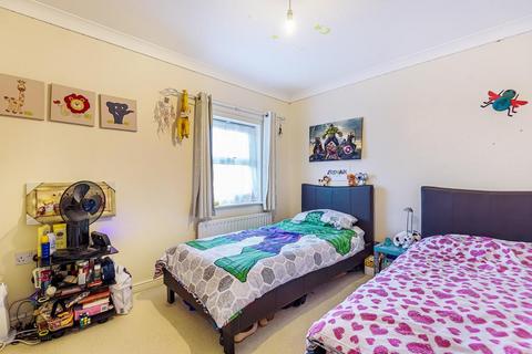 4 Owen Close, Slough, SL3 7GX