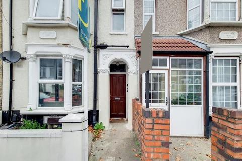 53b Clacton Road, London, E17 8AP