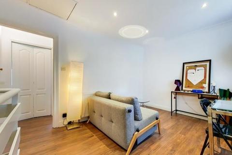 53b Clacton Road, London, E17 8AP