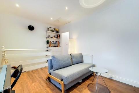 53b Clacton Road, London, E17 8AP