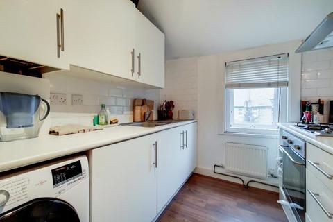 53b Clacton Road, London, E17 8AP