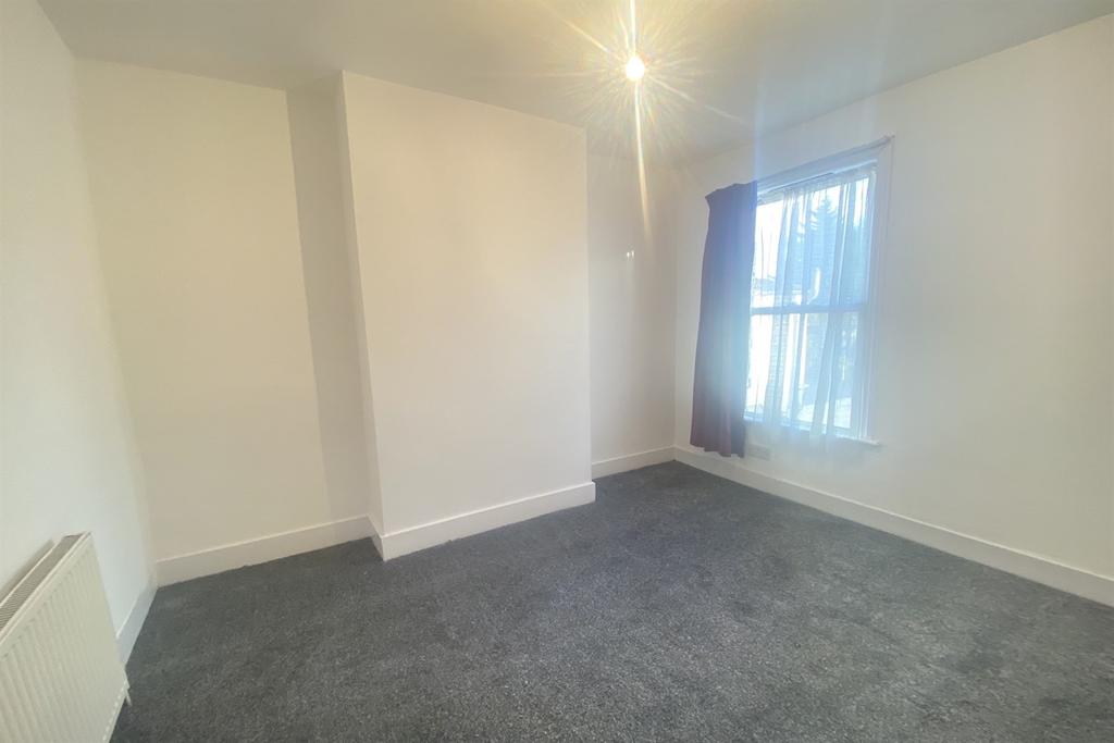 Fentons Avenue, E13 3 bed terraced house £2,300 pcm (£531 pw)
