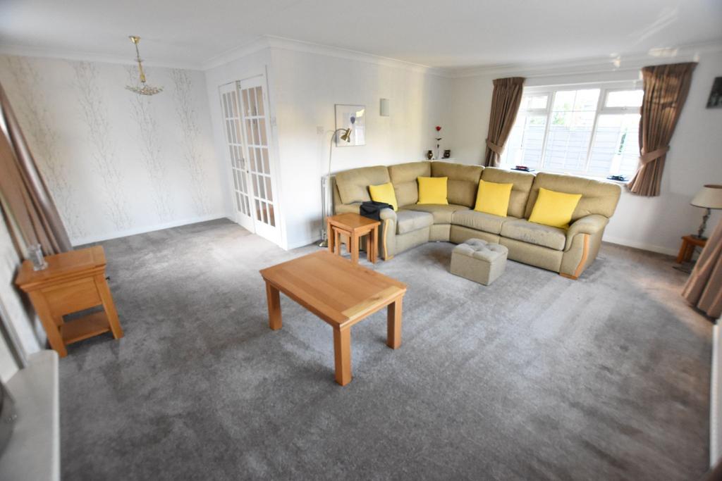 Church Road, Warton, PR4 2 bed detached bungalow £799 pcm (£184 pw)