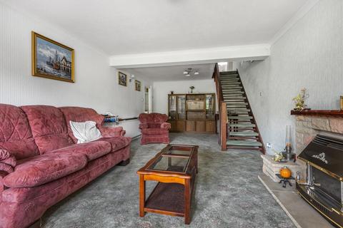 6 Church Road, Chavey Down, Ascot, SL5 8RR