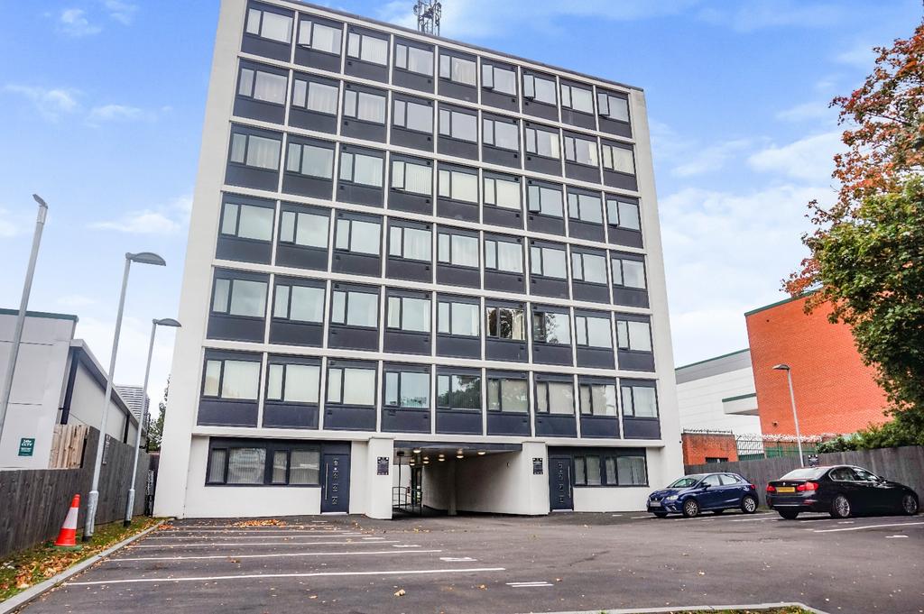 Coventry Road, Sheldon, Birmingham... 2 bed flat £95,000