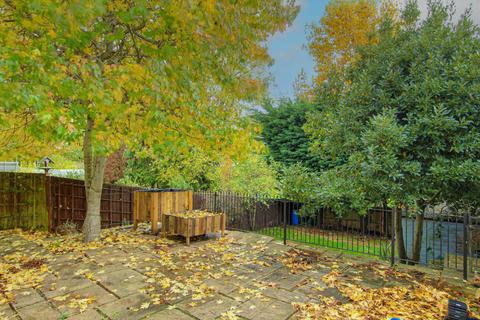 10 Knights Way, Emmer Green, Reading, RG4 8RH