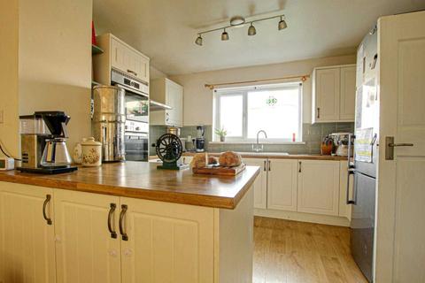 10 Knights Way, Emmer Green, Reading, RG4 8RH