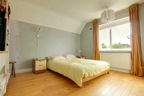 10 Knights Way, Emmer Green, Reading, RG4 8RH