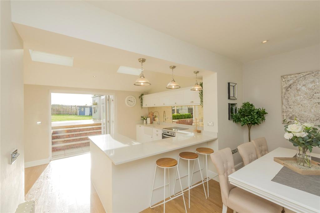 Hunsworth Lane, East Bierley... 3 bed semidetached house £295,000