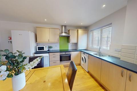 2 bedroom ground floor flat to rent, Flat 27 Royal Victoria Court, Gamble Street, Nottingham, NG7 4ET