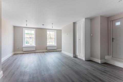 2 bedroom apartment to rent - Flat 1 Queen Anne House,  Surrey,  GU19