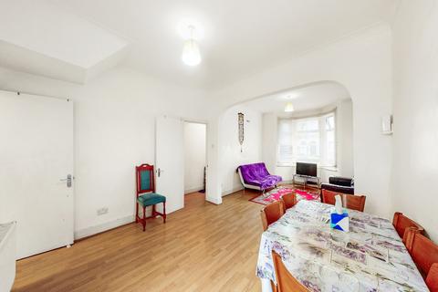 3 bedroom terraced house for sale - Loxford Avenue, London E6