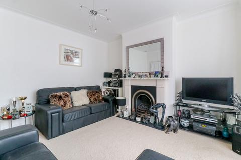 4 bedroom semi-detached house for sale - Wentworth Gardens, N13
