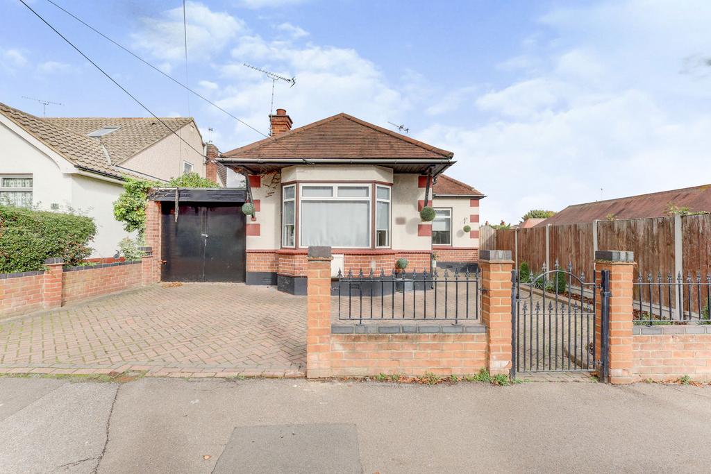 Church Road, Benfleet, SS7 3 bed detached bungalow £390,000