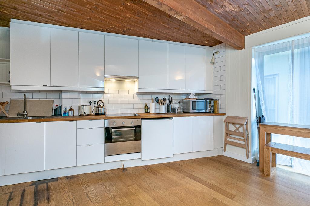 Superb Two Bedroom Townhouse in NW10