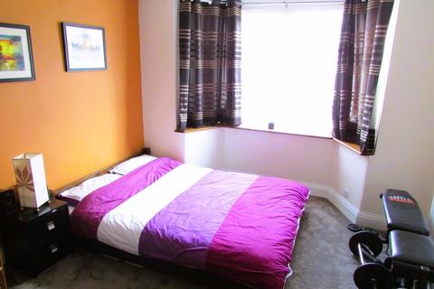 2 bedroom maisonette for sale - Selwyn Court, Bacon Lane, Edgware, HA8 6EE