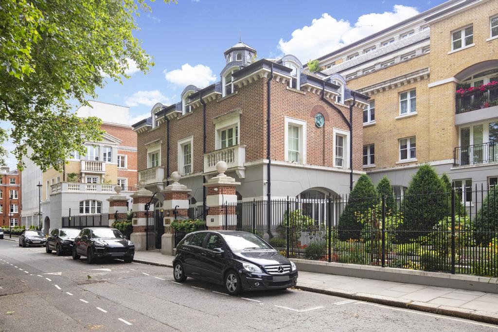 68 Vincent Square, London, SW1P 3 bed apartment £5,612 pcm (£1,295 pw)