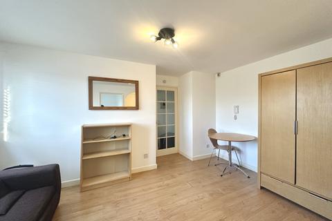 Studio to rent, Grinstead Road ,  Deptford, SE8