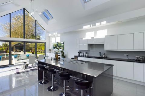 7 bedroom detached house for sale, St John