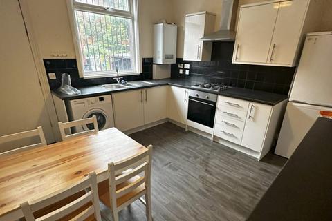 3 bedroom terraced house to rent, Thornville Street, Hyde Park, Leeds, LS6 1RP