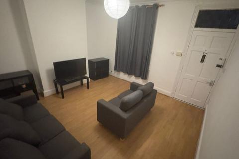 3 bedroom terraced house to rent, Thornville Street, Hyde Park, Leeds, LS6 1RP