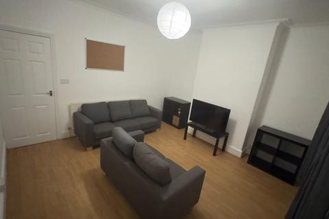 3 bedroom terraced house to rent, Thornville Street, Hyde Park, Leeds, LS6 1RP