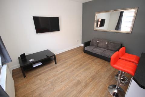 3 bedroom terraced house to rent, Thornville Terrace, Hyde Park, Leeds, LS6 1JT