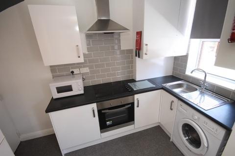 3 bedroom terraced house to rent, Thornville Terrace, Hyde Park, Leeds, LS6 1JT