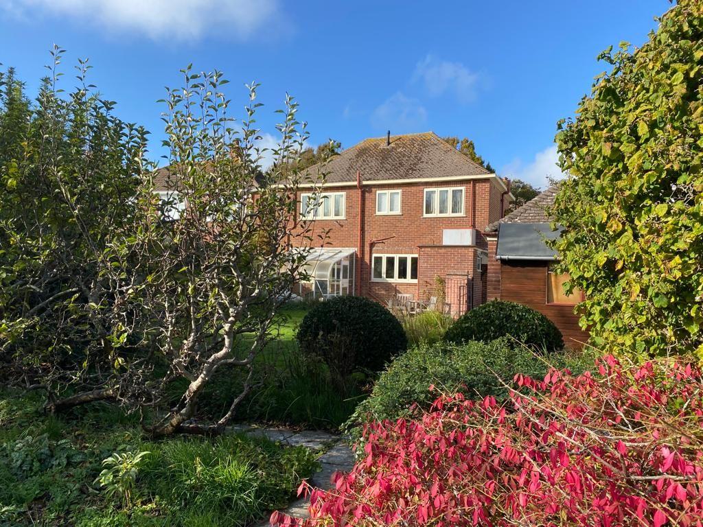 Bincleaves Road, Weymouth 3 bed detached house £600,000