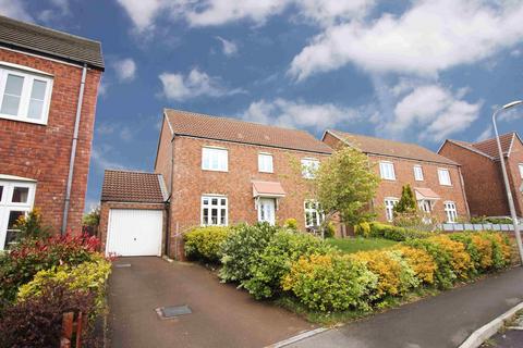 4 bedroom detached house to rent, Llewellyns View, Gilfach Goch CF39 8BQ