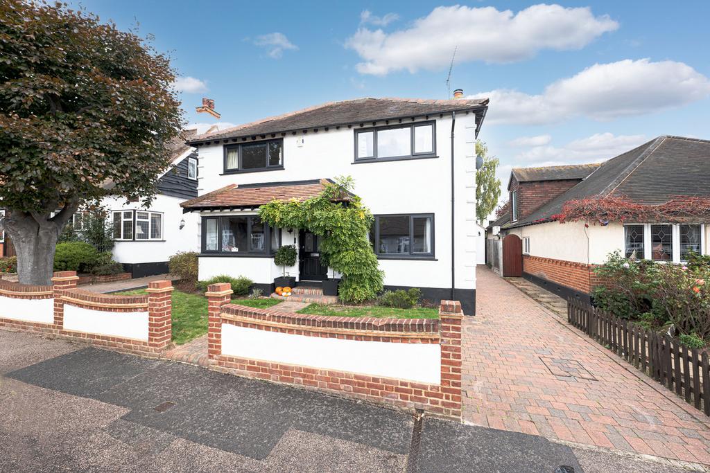 Vernon Road, Leighonsea, SS9 4 bed detached house for sale £945,000