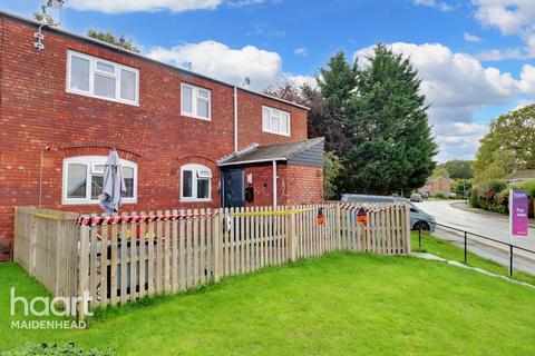 97 Wolf Lane, Windsor, SL4 4YY