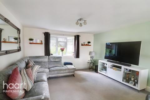 97 Wolf Lane, Windsor, SL4 4YY