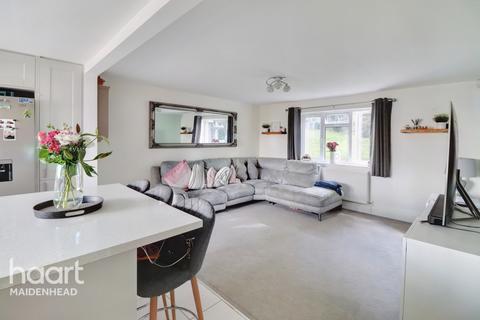 97 Wolf Lane, Windsor, SL4 4YY