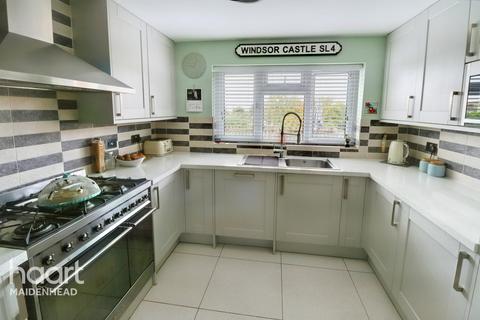 97 Wolf Lane, Windsor, SL4 4YY