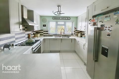 97 Wolf Lane, Windsor, SL4 4YY